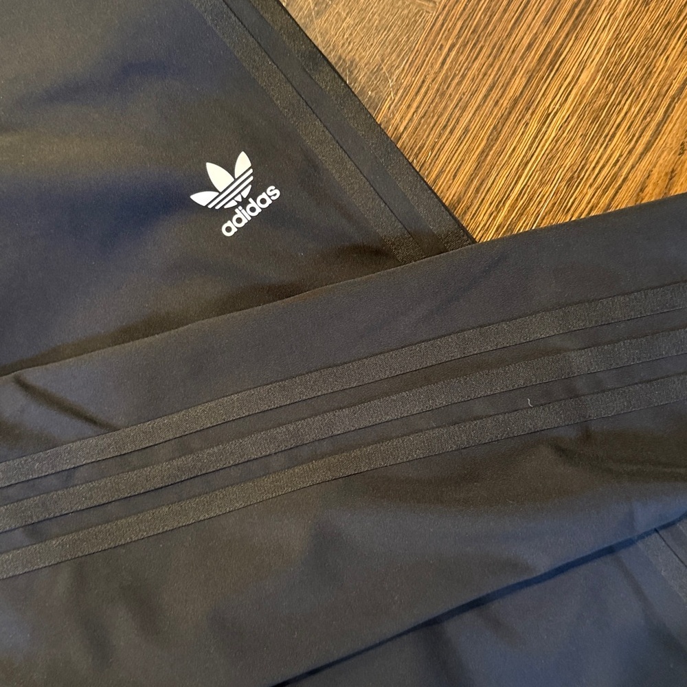 Adidas NWOT Women’s Black Workout Leggings - Picture 2 of 4